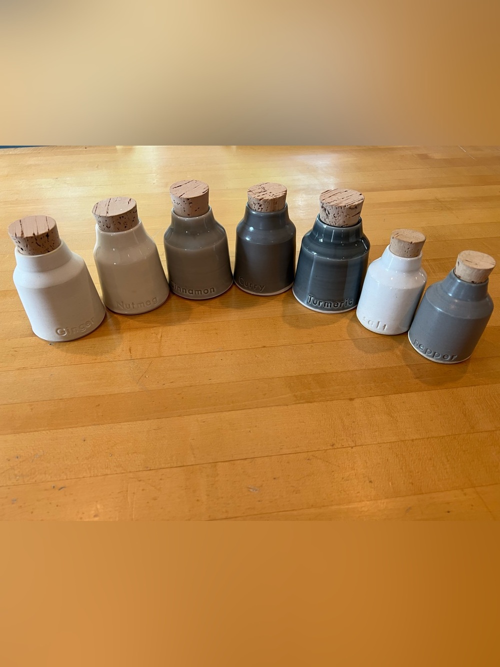 Vitrified Studio West Elm spice Set 7 Cin. Nut. Ging. Turm. Curry Cork Salt Pep